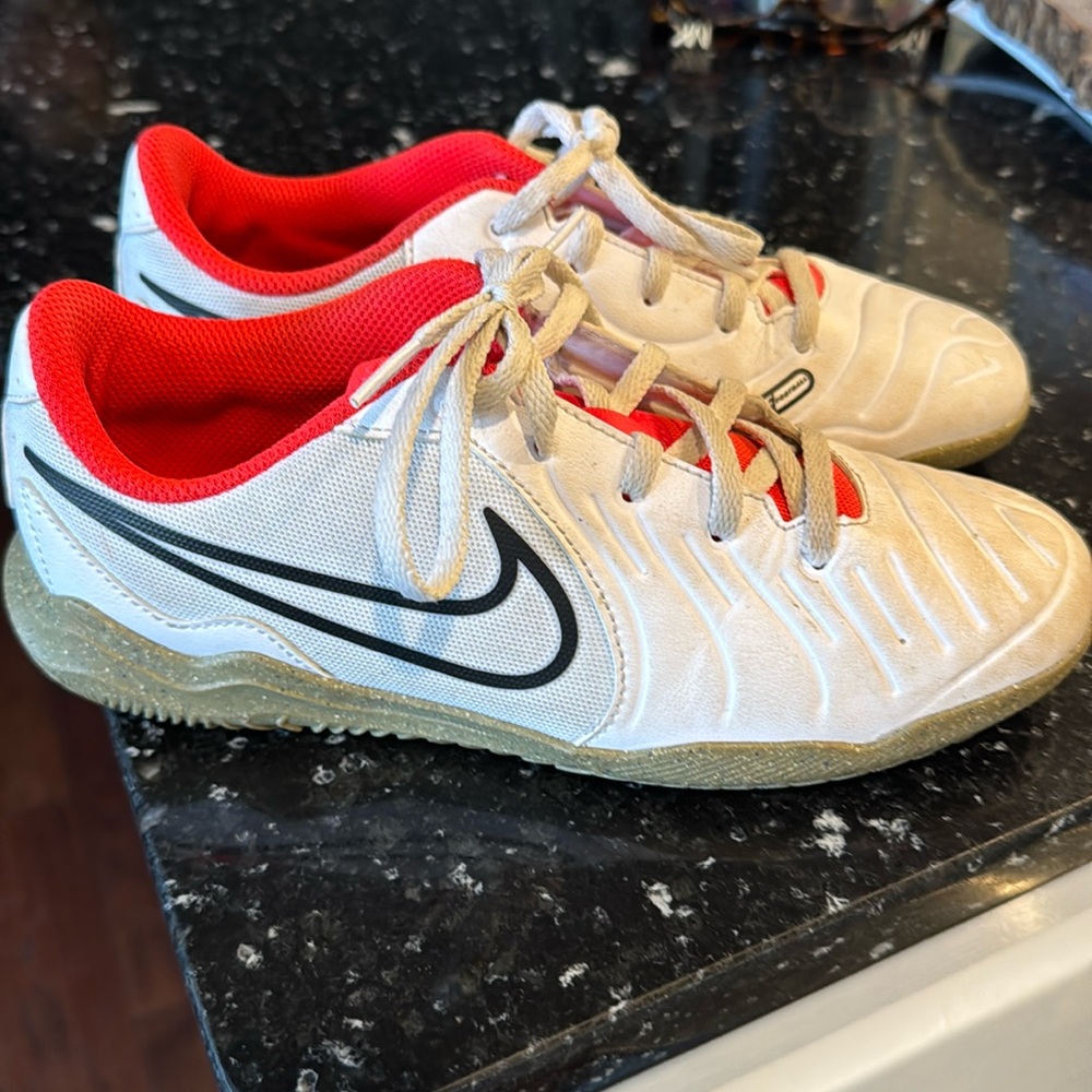 Nike Tempo indoor girls soccer cleats